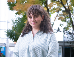 Headshot of Museology alum, Amanda Yates Rodgers