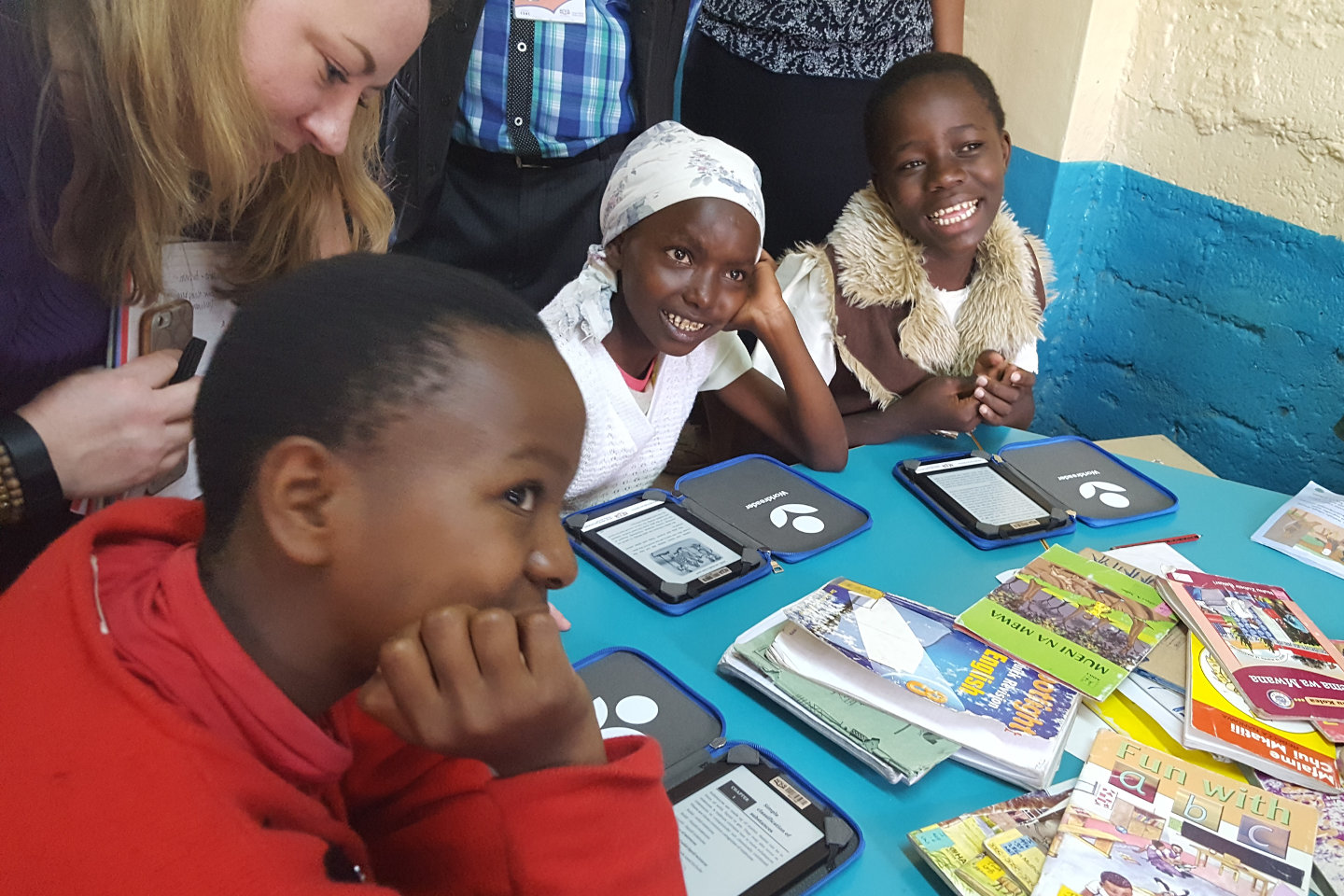 Kids explore eReaders in Kenya