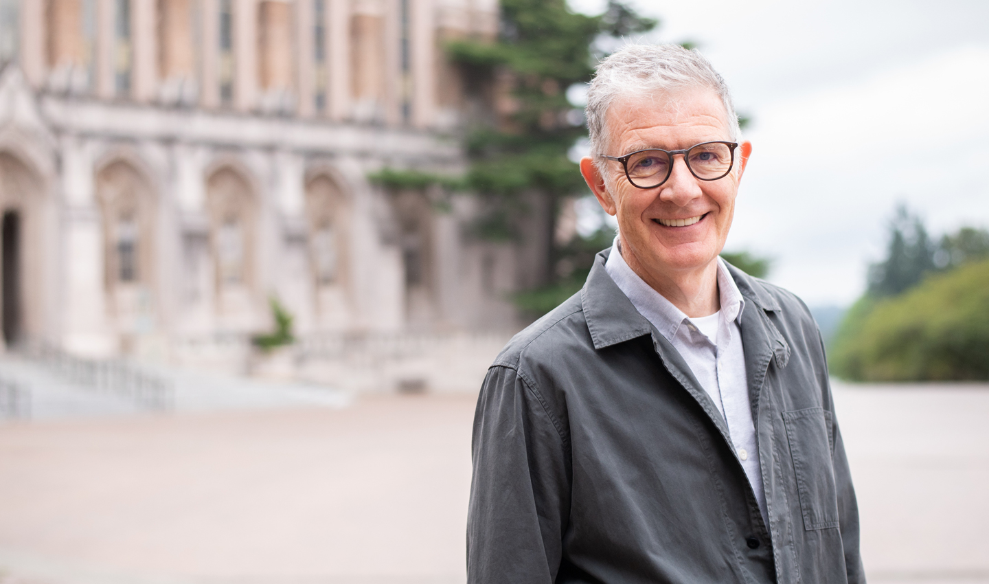 Lorcan Dempsey outdoors on the UW campus