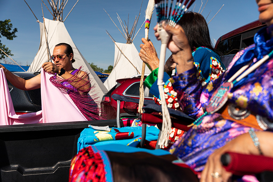 lisaaksiichaa Ross Braine takes part in the Paddle to Lummi in July 2019. 