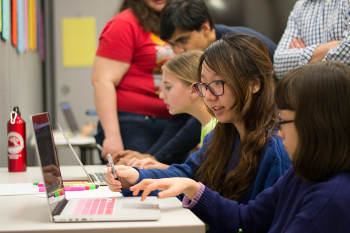 Kids work at KidsTeam UW's lab.